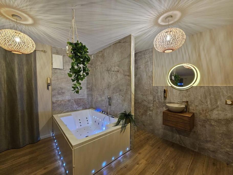 Apartment La Parenthese - Votre Cocon Au Centre D'oyonnax *